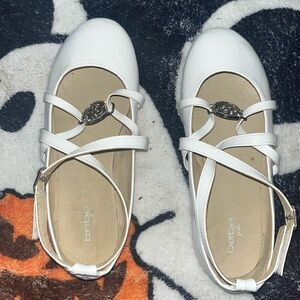 Bebe girls white 4 dress shoe